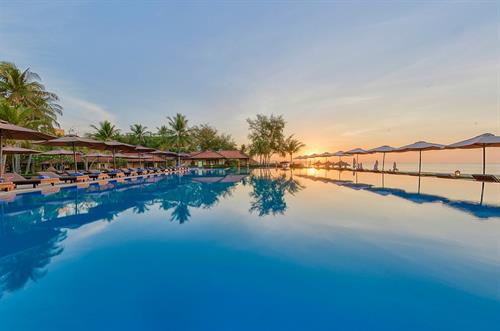 Refer to the top 5 most booked hotels in Phan Thiet